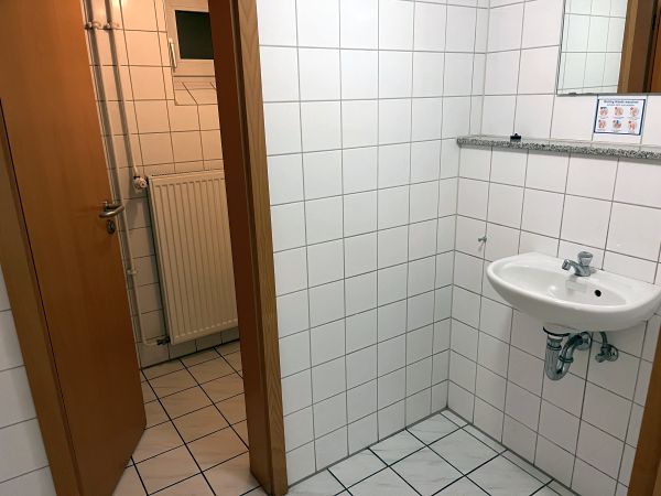 Damen und Herren WC
